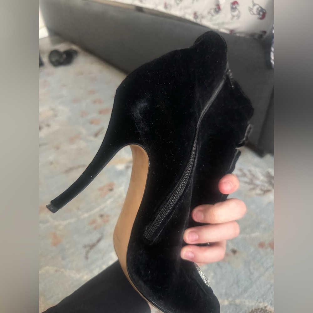MANOLO BLAHNIK ONE OF A KIND?!?? - Picture 11 of 12
